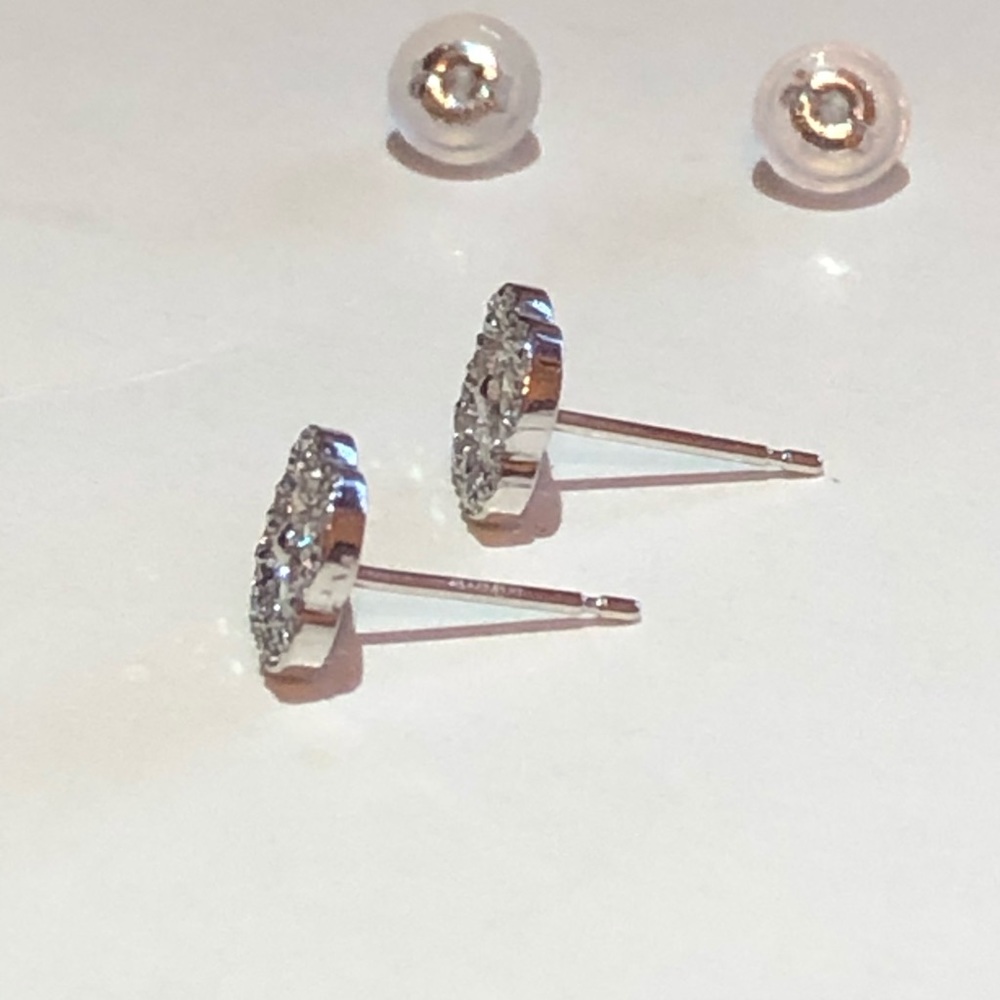 18K CLOVER DIAMOND EARRINGS❤️ - Picture 6 of 15